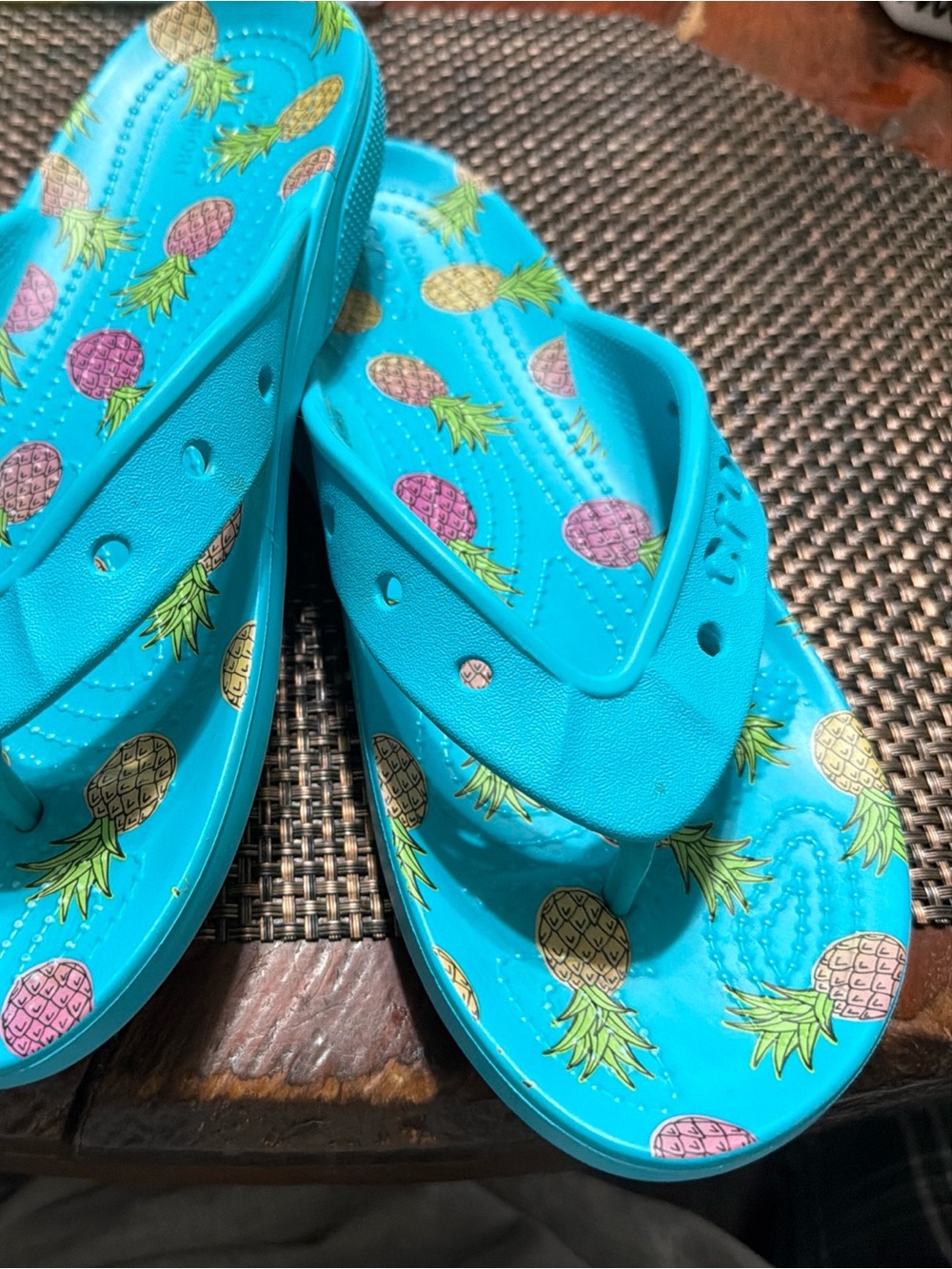 CROCS Blue w/Pineapple Print Flip-Flops W8 or M6
